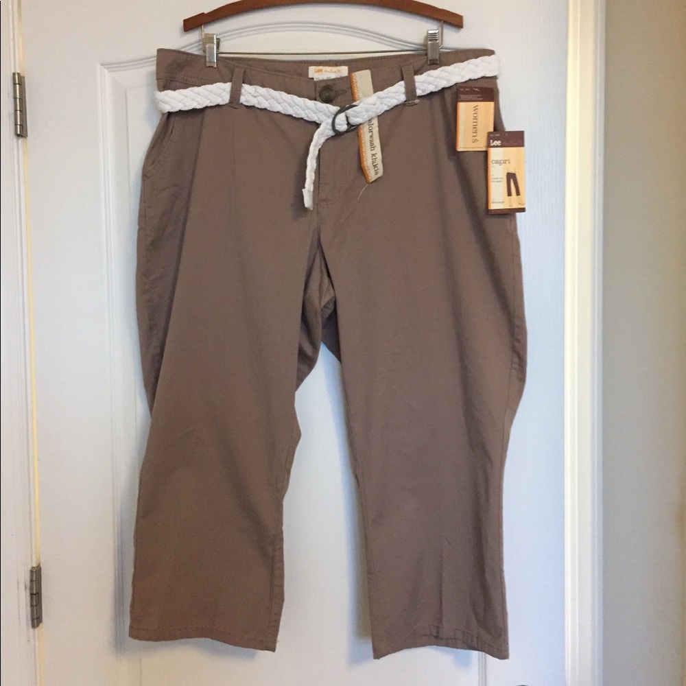 Lee “One True Fit” Mid Length Capri NWT